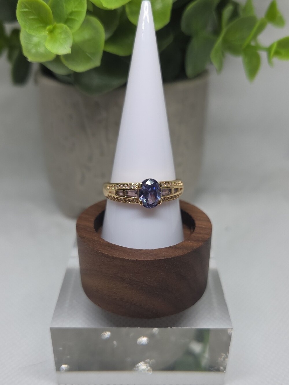 Gold Band Ring with Blue-Violet Oval Gem